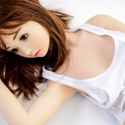 Tina: Fun-sized sex doll